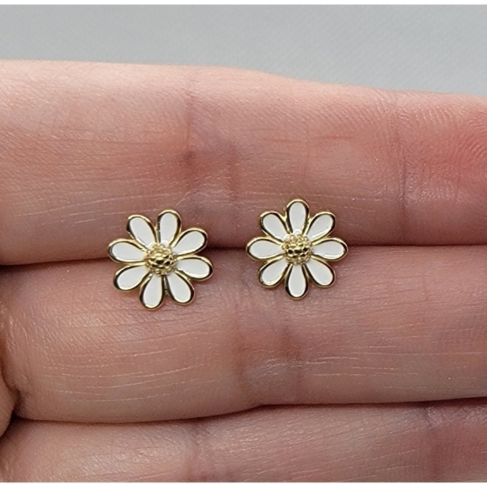 NIB Rachel Zoe White Flower Stud Earrings
